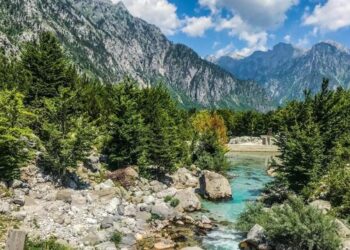 “Valbona, thesari i fshehur i Shqipërisë/ Prestigjozja britanike “The Time”: Mes 11 destinacioneve më të mira në Europë për shëtitje