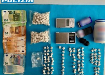 Drejtonte trafikun e drogës në Peruxhia/ Arrestohet shqiptari, i zbulohet laboratori me kokainë dhe 274 pako të groposura