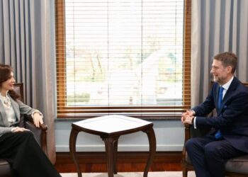 Spiropali i dorëzon detyrën Hoxhës, ministri i ri i Jashtëm: Vijojmë përparimin e proceseve integruese