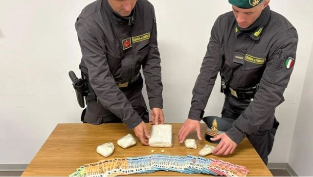 i-perfshire-ne-trafikun-e-droges-guardia-di-finanza-kap-shqiptarin-me-rreth-1-kg-kokaine