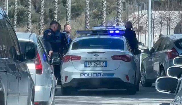 Plagosje në afërsi të Spitalit të Vlorës  33 vjeçari goditet dy herë me thikë