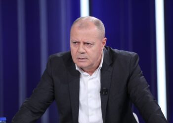 Nano: Rama duhet t’i thotë “JO” ambasadores së SHBA-ve kur shkon në SPAK, por nuk…