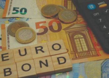 Euro zbret në minimum të ri historik, zhvlerësohet edhe dollari amerikan