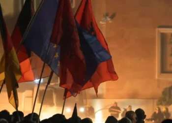 PD me molotovë ndaj institucioneve, reagon Balla: I hedhin me flamujt e BE dhe gjermanë në duar