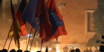 PD me molotovë ndaj institucioneve, reagon Balla: I hedhin me flamujt e BE dhe gjermanë në duar