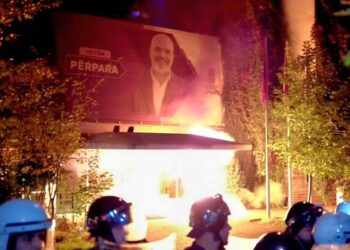 Gogu dënon dhunën në protestë: Molotovët janë gjuhë e varfër politike, ngadalësojnë rrugëtimin drejt BE