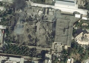 “Bye bye Ajatollah” | Nga sulmi mbi kompleksin te fotografia e trupit, orët e fundit të udhëheqësit suprem të Iranit