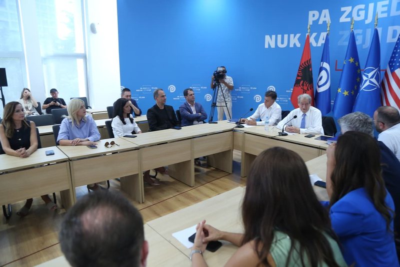 PD ja  si Firmë Piramidale 