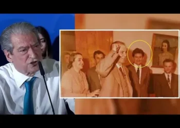 Fytyra e barbarisë së kllounit plak – komunisti i fundit në Europën Lindore