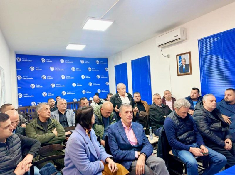 Zgjedhjet për kreun e ri të degës së PD në Shkodër  tensione dhe përplasje fizike mes anëtarëve për kandidaturat
