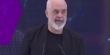 Rama batuta për investitorët: Pini raki, do ju sjellë në qejf dhe s’do të vuani për problemet tona