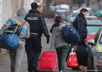 Bien ndjeshëm kërkesat nga shqiptarët për azil/ Eurostat: Zgjedhin punësimin përmes lejeve të punës