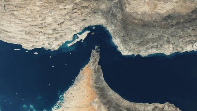 irani-ngushtica-e-hormuzit-do-jete-e-hapur-por-do-te-shenjestrohen-te-gjitha-anijet-amerikane-dhe-izraelite