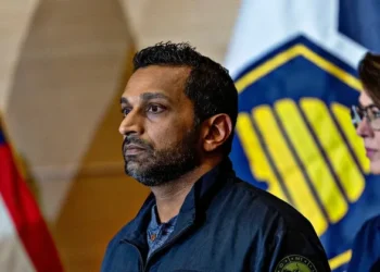 “Ti je viktima e radhës”/ Hakerët sfidojnë hapur drejtorin e FBI-së, publikohen dokumente personale në rrjet