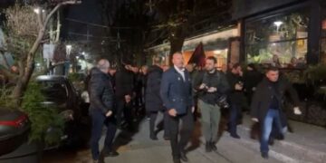 Pas dy orësh Berisha përfundon ‘kilometrin e fundit’ të protestës së PD në selinë blu