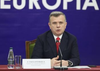 Protesta e opozitës bllokon lëvizjen para Kuvendit, Balla-deputetëve të PS: Kemi marrë masa, ja nga do të bëhet hyrja