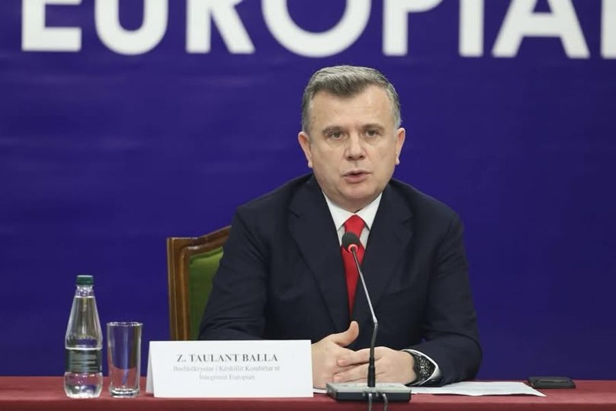 Protesta e opozitës bllokon lëvizjen para Kuvendit  Balla deputetëve të PS  Kemi marrë masa  ja nga do të bëhet hyrja