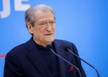 Berisha: Rama me shpatulla pas murit, po gjen zgjidhje te Vuçiçi në Beograd