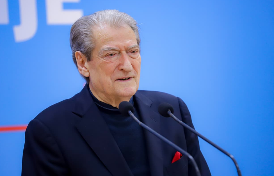 Berisha  Rama me shpatulla pas murit  po gjen zgjidhje te Vuçiçi në Beograd