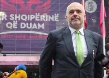 Pas deputetëve, Rama thërret edhe drejtuesit e njësive administrative të Tiranës në mbledhje