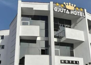 Plagosja e 18-vjeçares në hotel/ Ishin në kërkim nga policia, arrestohen dy anëtarë të fisit Gjuta