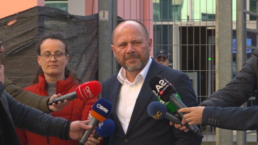 E thirri sot SPAK u  deputeti i PD Xhelal Mziu  Isha për një çështje policie