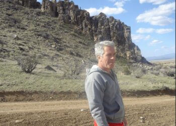 Pretendime se janë varrosur dy vajza, rihapen hetimet për fermën e Epstein në New Mexico