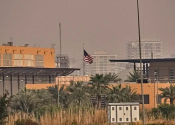 Pas sulmit me raketë, Ambasada e SHBA-ve në Bagdad kërkon largimin e amerikanëve nga Iraku
