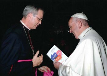 “Lejoji priftërinjtë të martohen”, kërkesa e peshkopit trondit Papa Leon dhe Vatikanin