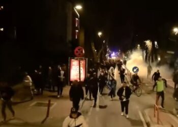 Protesta e opozitës, Policia: 6 efektivë të lënduar, 20 qytetarë të shoqëruar