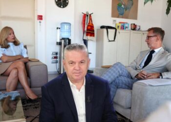 KLP vesh minifund/ Kur shefja e institucionit acaron ish-deputetin: Pse si në disko Bogdani?!