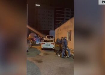 Tentuan të vjedhin argjendarinë në Pogradec, pranga dy të rinjve nga Mamurrasi