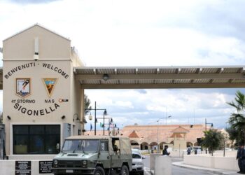 Italia ndalon zbarkimin e avionëve ushtarakë amerikanë në bazën ajrore Sigonella