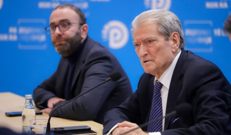 Partia Demokratike zgjedh më 23 maj kryetarin e saj  më 6 qershor Kuvendi Kombëtar