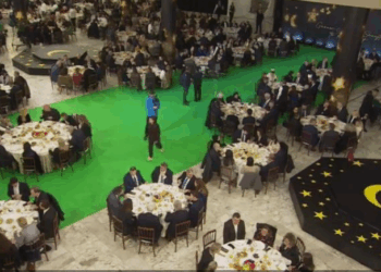 Muaji i Shenjtë i Ramazanit, kryeministri Rama dhe bashkëshortja e tij shtrojnë Iftar për besimtarët