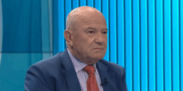 Arben Meçe: Berisha përjashton kundërshtarët nga PD për të mbrojtur mitin e tij