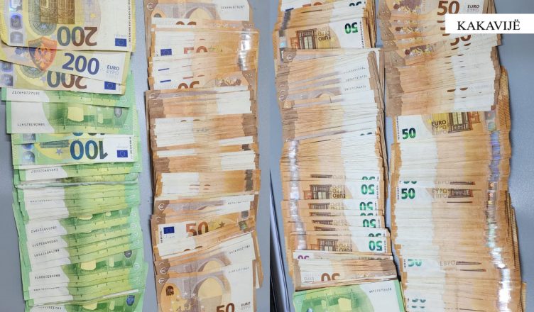 Nuk i deklaruan në kufi  sekuestrohen 25 mijë euro në Kakavijë  Procedohen 2 shtetas