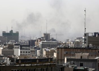 Sulmet e Iranit, diplomati shqiptar në Katar thirrje bashkëatdhetarëve: Qëndroni brenda banesave, jemi ende larg normalitetit