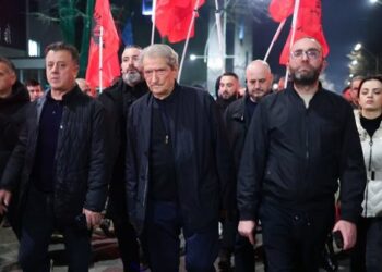 “Rezistenca nuk ndalet!”/ Gazment Bardhi: Ndryshimet në qeveri dhe polici erdhën nga protestat