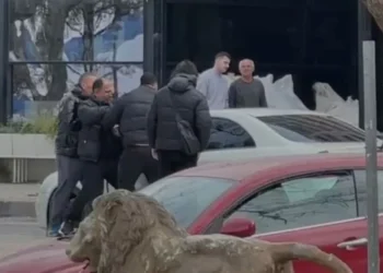 Sherr për parkimin, konflikti mes të rinjve në Ujin e Ftohtë përfundon me përplasje fizike