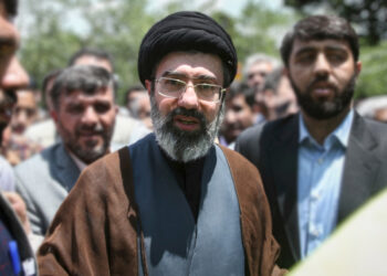 Babai i tij u vra nga SHBA, djali i Khameneit zgjidhet si pasardhës i regjimit/ Mister heshtja e Iranit