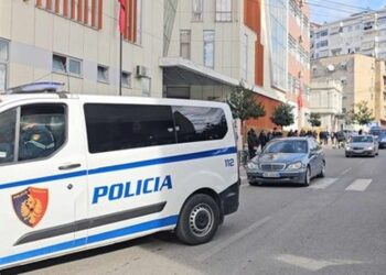 U kap me kokainë gati të ndara në doza, arrestohet 18-vjeçari në Elbasan