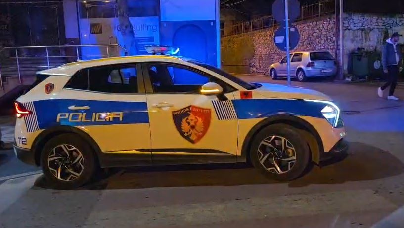 Dyshohet se ka qëlluar veten me armë zjarri  gjendet i pajetë një 47 vjeçar në Tiranë