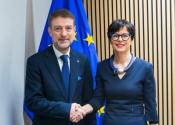 “Shqipëria një nga vendet kryesuese në procesin e anëtarësimit”, Kos takon ministrin Hoxha