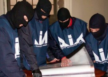 Gazeta italiane: Historia dhe rritja e mafias shqiptare, nga kaosi i viteve ’90 te trafiku ndërkombëtar i drogës në Evropë