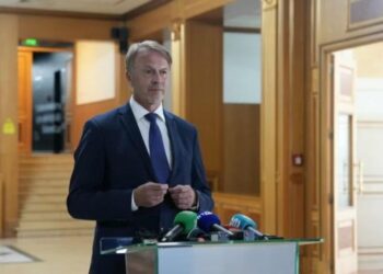 Arsimi dhe shëndetësia serbe në Kosovë, ambasadori i BE: Duhet të zgjidhet me dialog, është çështje e ndërlikuar