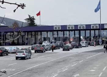 Fluks i lartë lëvizje në kufirin Shqipëri–Kosovë, fundjava sjell trafik të shtuar në Morinë