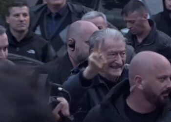 Mbahet sot protesta kombëtare e opozitës, Berisha mbërrin në selinë blu
