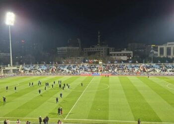 Tensione në stadiumin ‘Fadil Vokrri’ në Prishtinë, policia arreston disa tifozë turq