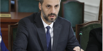 Lamallari firmos masat/ Gjoba ndaj 3 noterëve dhe 2 ndërmjetësve të pasurive të paluajtshme